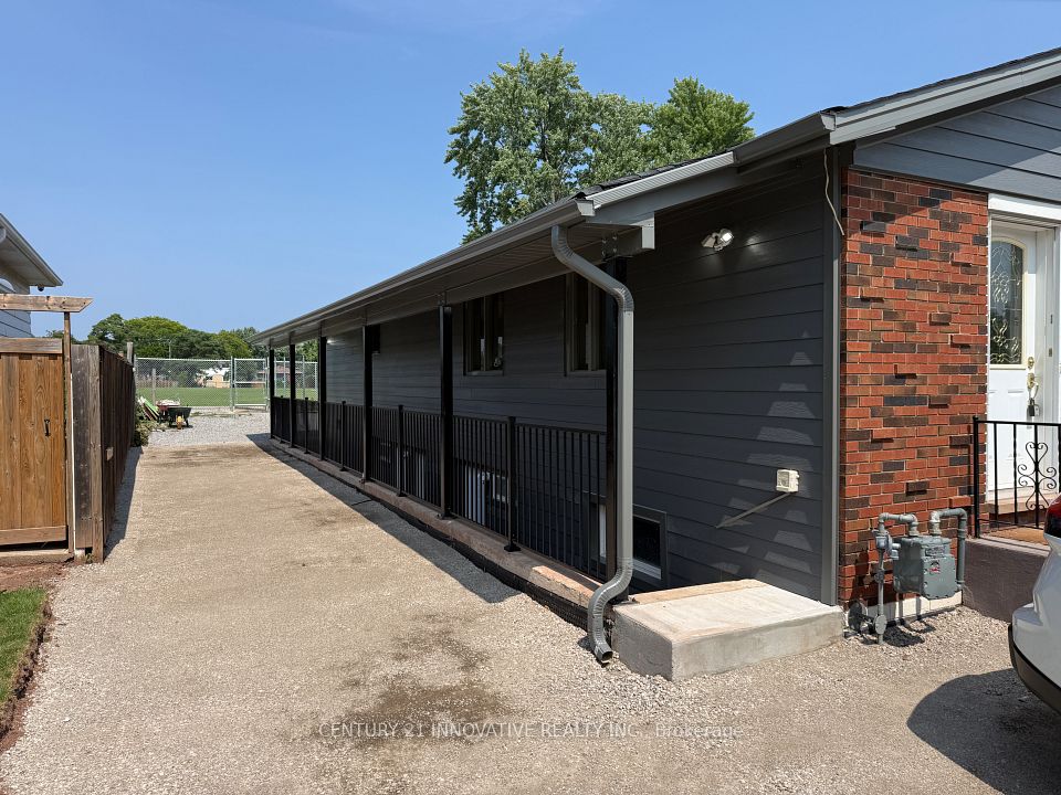 Detached at 541 Chamberlain Road A, Burlington, ON L7L 2V2, Burlington