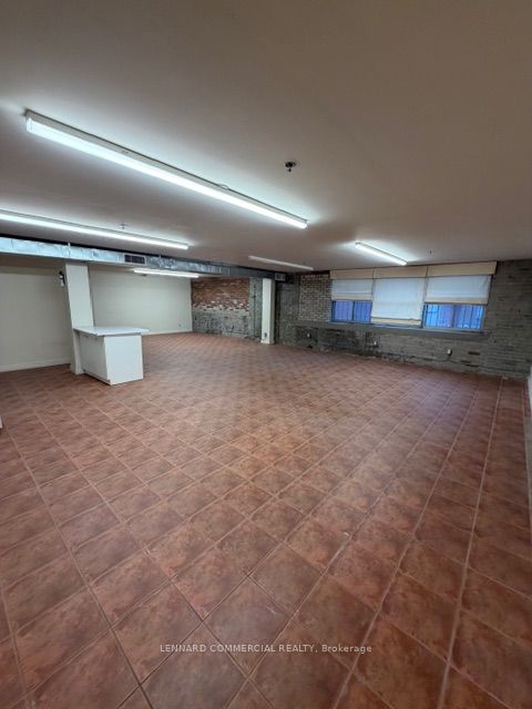 5 Adrian Avenue 114, Toronto, ON M6N 5G4