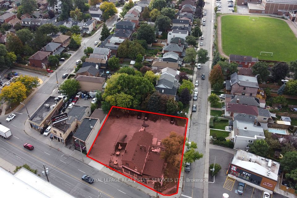 3513 Dundas Street W, Toronto, ON M6S 2S6