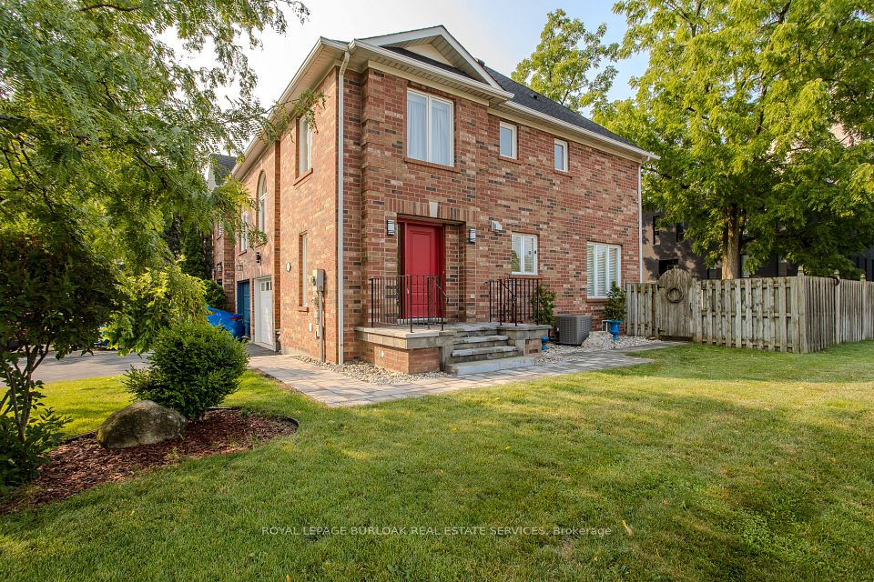2010 Grovetree Lane, Burlington, ON L7R 4V4 at 2010 Grovetree Lane, Burlington, ON L7R 4V4, Burlington, ON, L7R 4V4