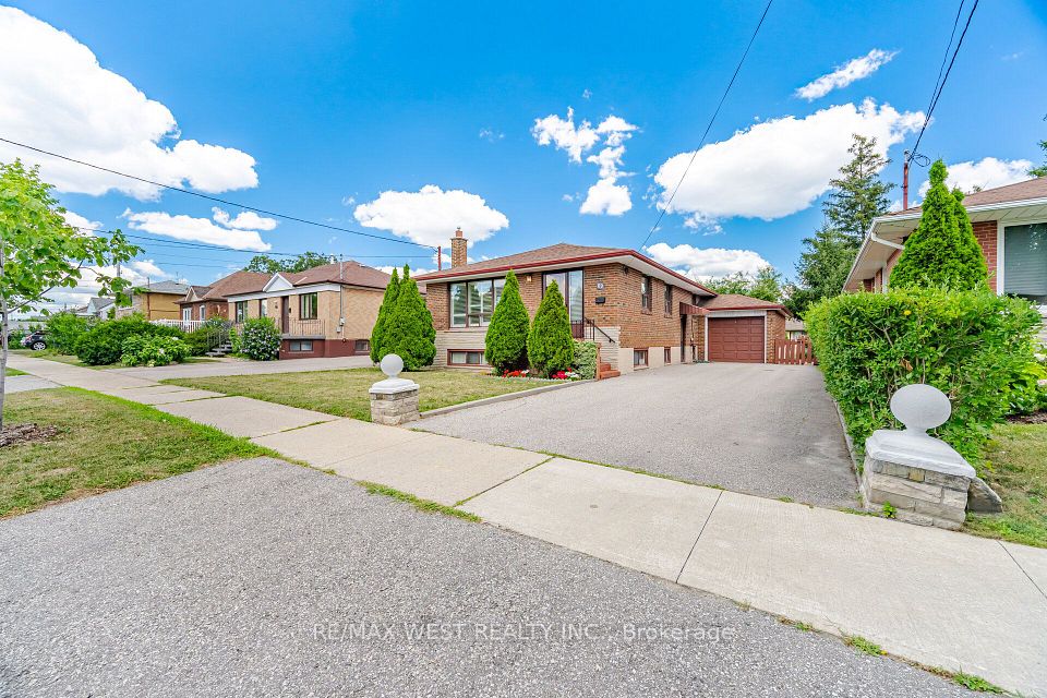 89 Wendell Avenue, Toronto, ON M9N 3K8 at 89 Wendell Avenue, Toronto, ON M9N 3K8, Toronto W04, ON, M9N 3K8