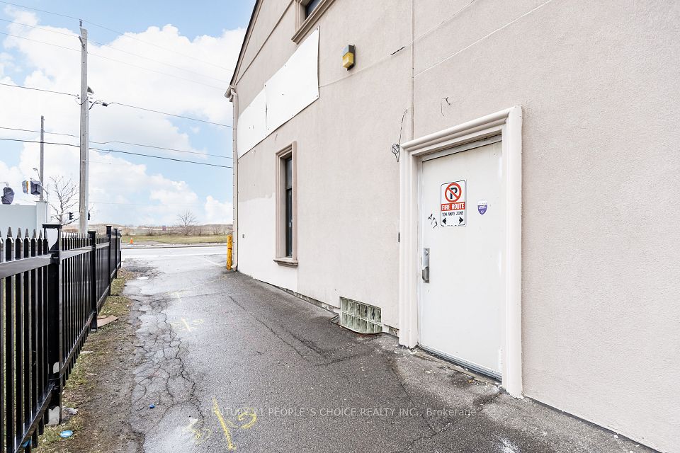 3042 Keele Street, Toronto, ON M3M 2H5