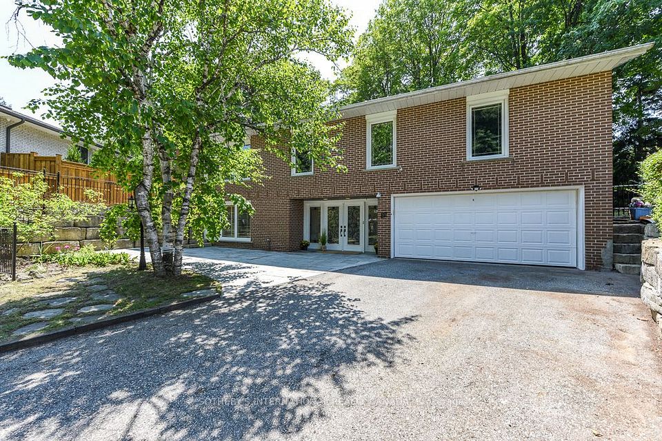 31 Queensborough Crescent, Toronto, ON M9R 1A1 at 31 Queensborough Crescent, Toronto, ON M9R 1A1, Toronto W09, ON, M9R 1A1