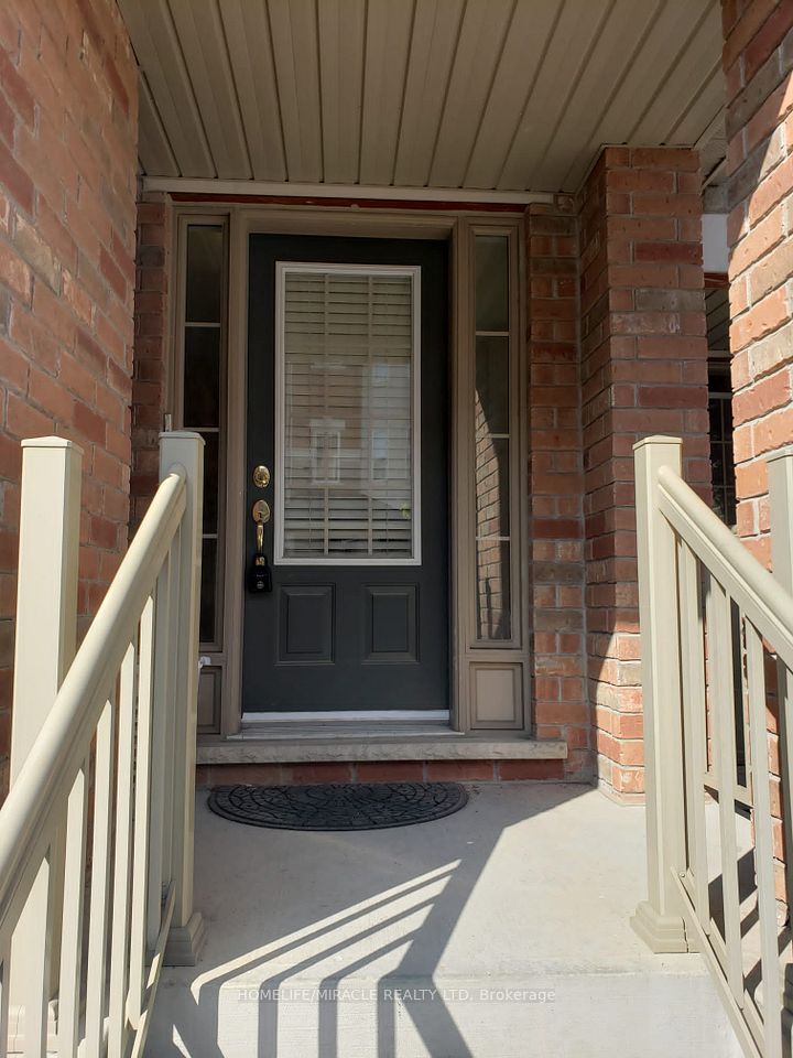 Att/Row/Townhouse at 11 Shiff Crescent, Brampton, ON L6Z 0H5, Brampton