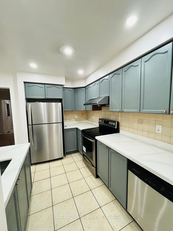 Semi-Detached at 48 Herdwick Street UPPER LEVEL, Brampton, ON L6S 6L7, Brampton