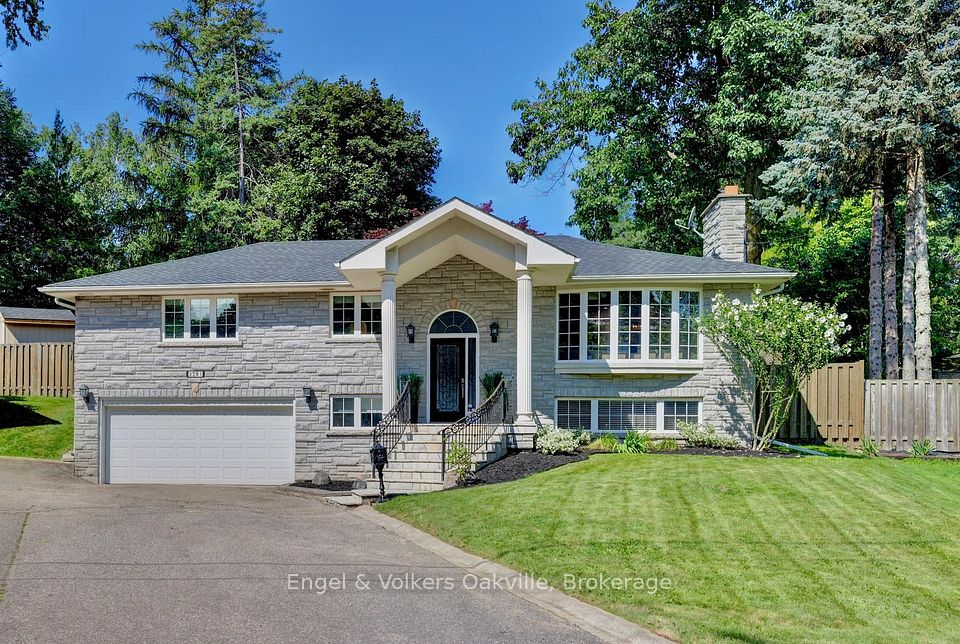 3281 Flanagan Crescent, Mississauga, ON L5C 2M7 at 3281 Flanagan Crescent, Mississauga, ON L5C 2M7, Mississauga, ON, L5C 2M7