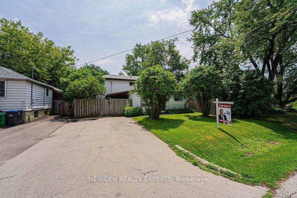 1070 Pelham Avenue, Mississauga, ON L5E 1L2 at 1070 Pelham Avenue, Mississauga, ON L5E 1L2, Mississauga, ON, L5E 1L2