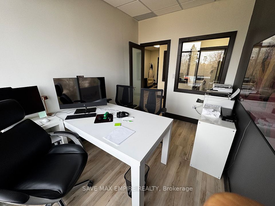 1670 North Service Road 305, Oakville, ON L6H 7G3