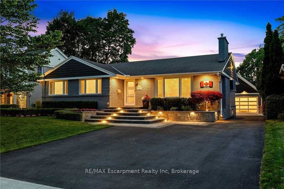 Detached at 2113 Courtland Drive, Burlington, ON L7R 1R7, Burlington