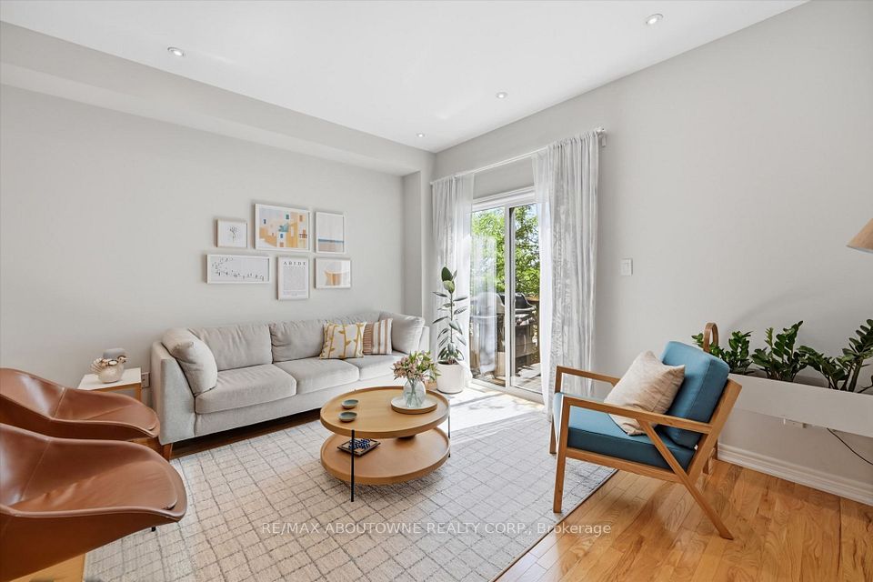 Att/Row/Townhouse at 678 Rowley Common, Burlington, ON L7L 0A5, Burlington