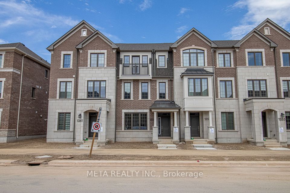 Att/Row/Townhouse at 1359 William Halton Parkway, Oakville, ON L6H 7B3, Oakville