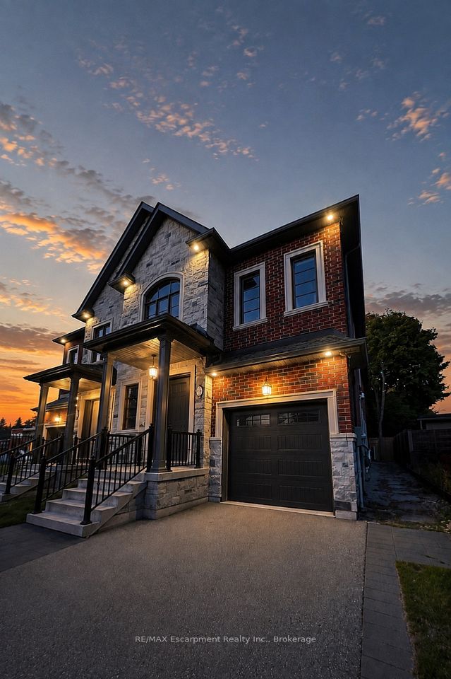 Semi-Detached at 81 Brock Street, Oakville, ON L6K 2Y9, Oakville