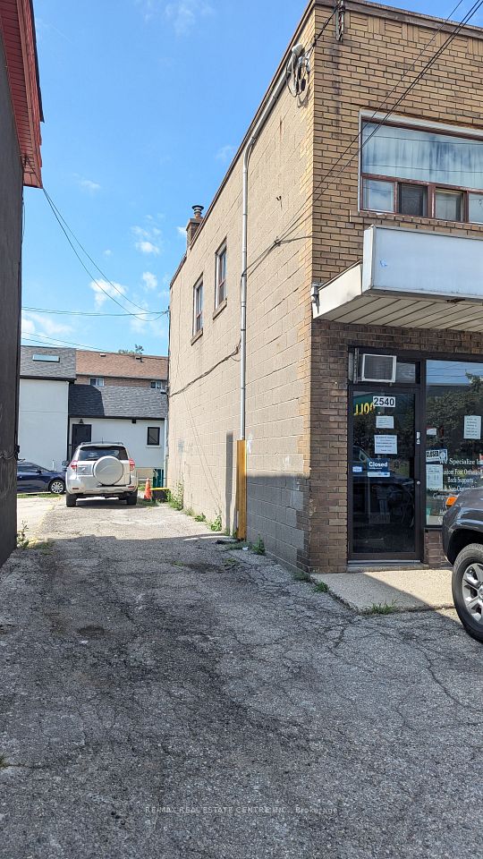 2540 Weston Road, Toronto, ON M9N 2A6