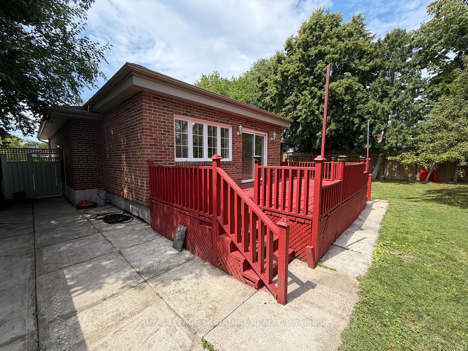 Detached at 834 Mississauga Valley Boulevard, Mississauga, ON L5A 1Z8, Mississauga