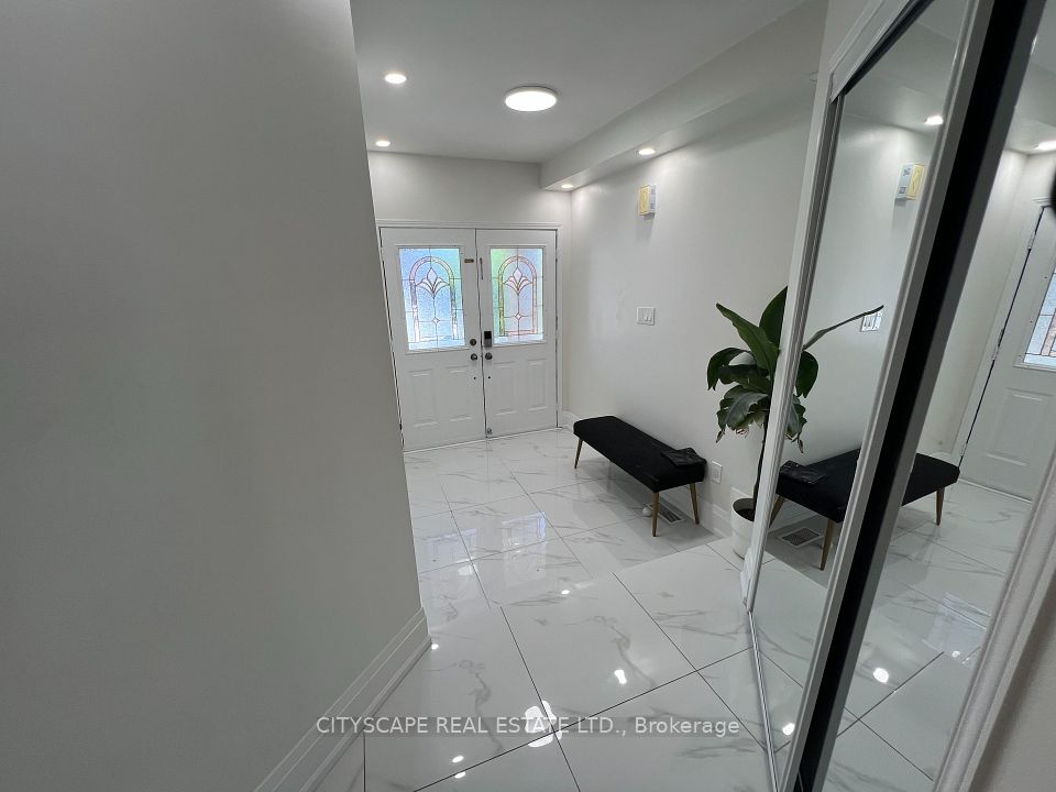 Semi-Detached at 637 Dolly Bird Lane, Mississauga, ON L5W 1G8, Mississauga