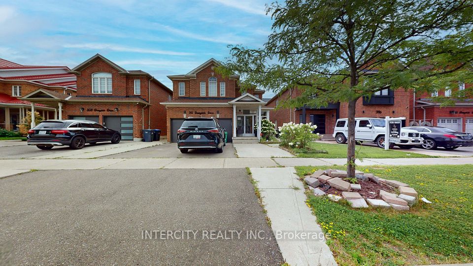 Detached at 392 Derrydale Drive Lower, Mississauga, ON L5W 0E1, Mississauga