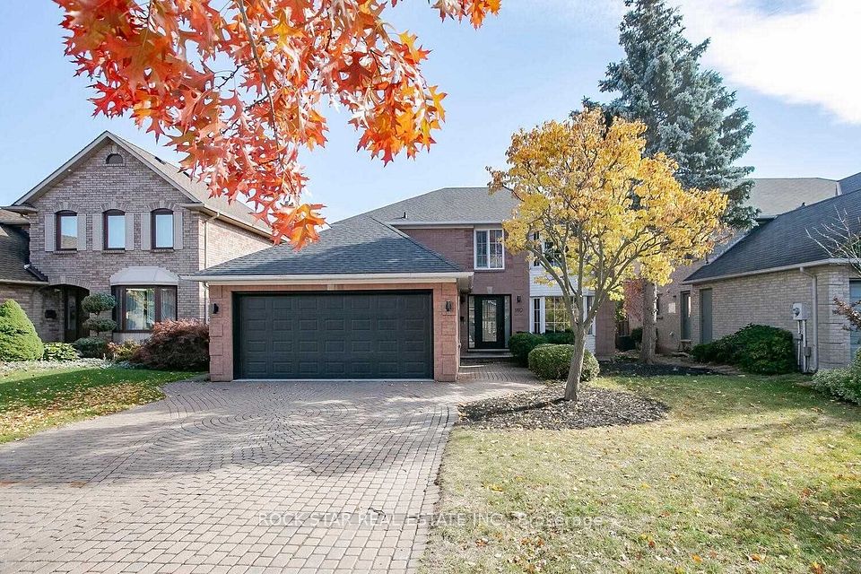 Detached at 160 River Oaks Boulevard E, Oakville, ON L6H 5N7, Oakville