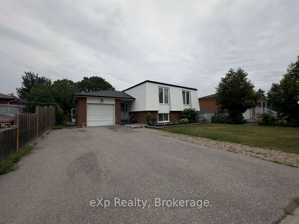 Detached at 7601 Lockington Crescent, Mississauga, ON L4T 2V6, Mississauga