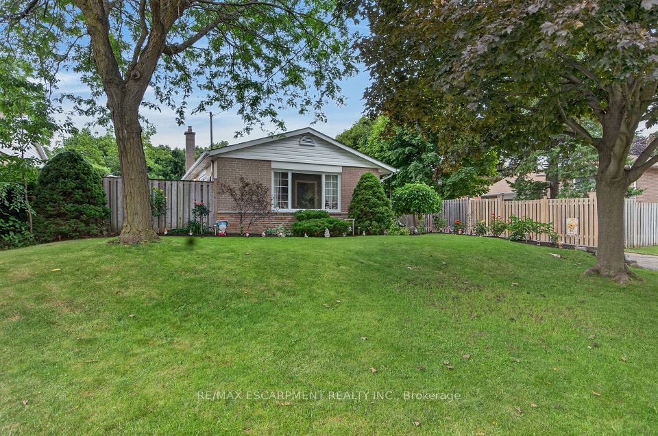 Detached at 3 Cumbrian Court, Brampton, ON L6X 2J7, Brampton