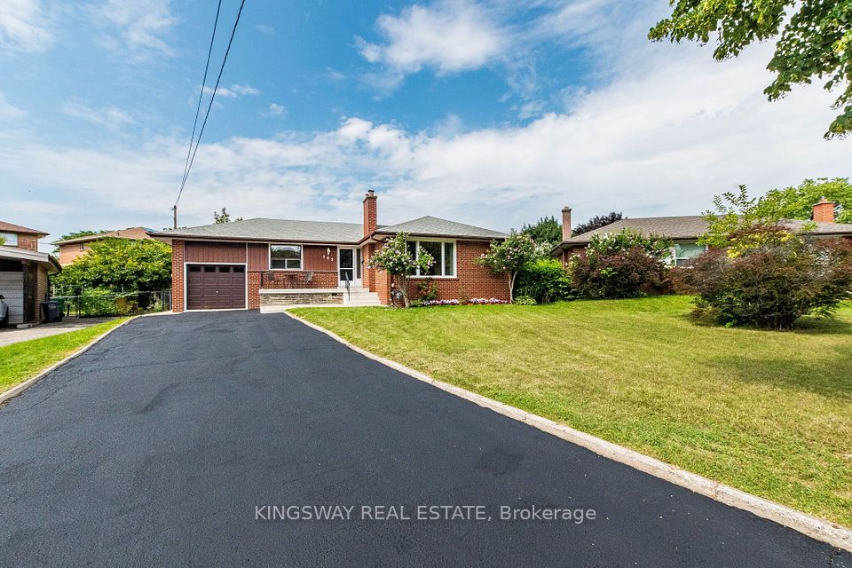 Detached at 163 Floradale Drive, Mississauga, ON L5B 1G2, Mississauga
