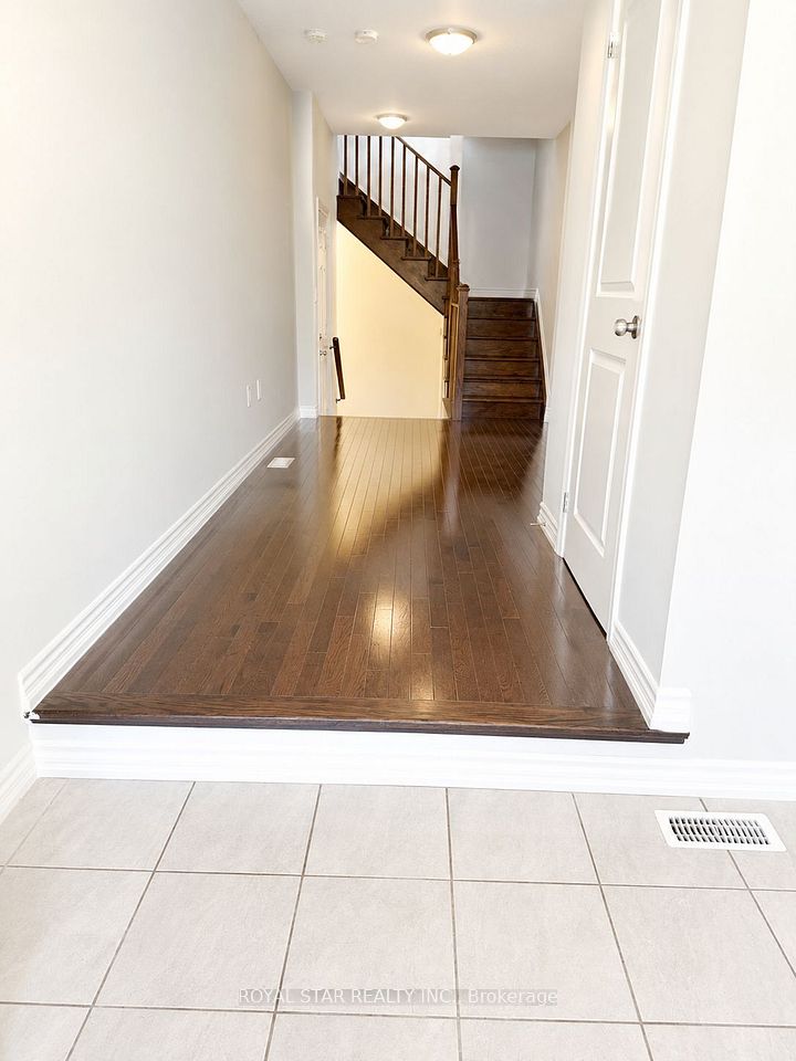 Att/Row/Townhouse at 24 Arrowview Drive, Brampton, ON L7A 5H7, Brampton