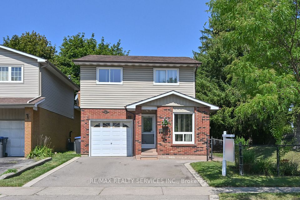 Detached at 2 Lindridge Avenue, Brampton, ON L6S 3W9, Brampton
