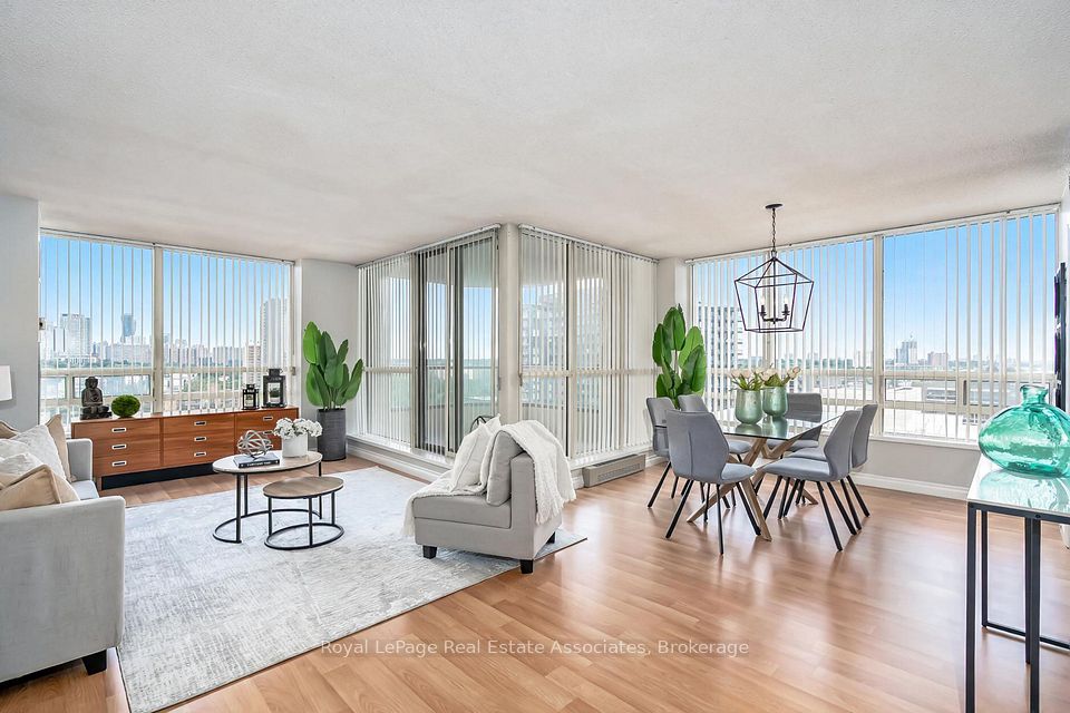 Condo Apartment at 75 King Street E 1611, Mississauga, ON L5A 4G5, Mississauga
