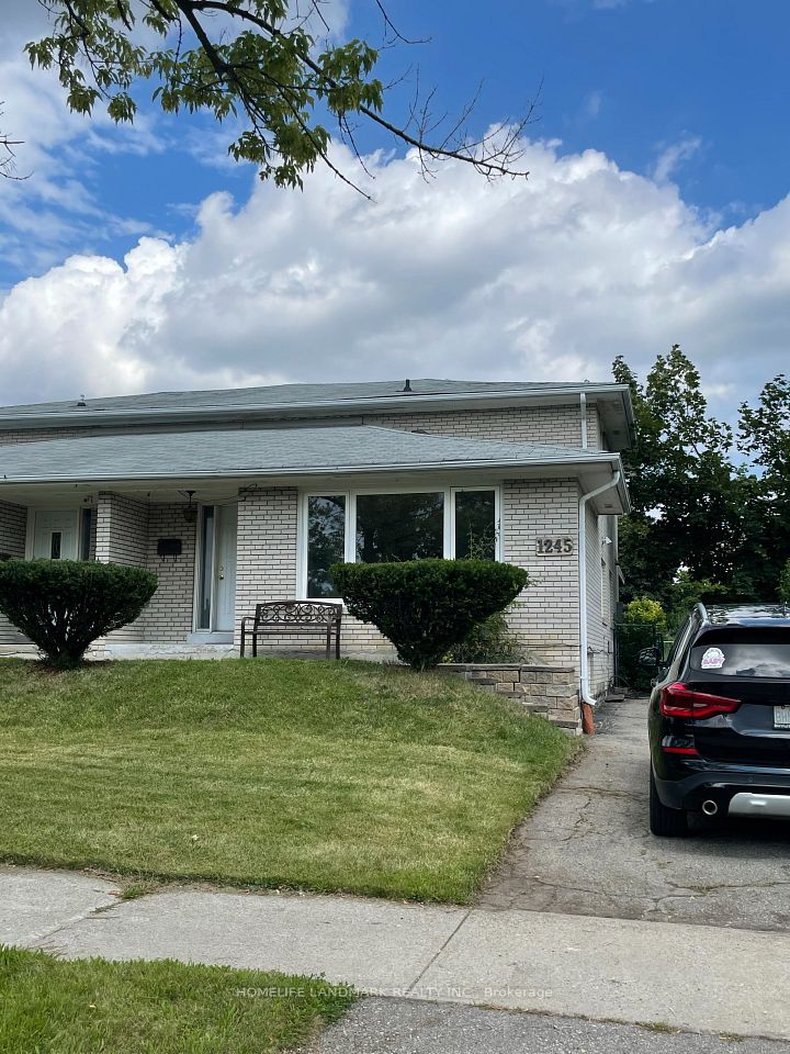 Semi-Detached at 1245 Shamir Crescent, Mississauga, ON L5C 1L2, Mississauga
