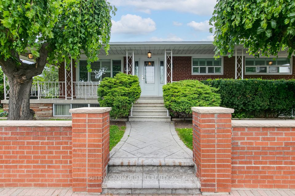 Detached at 993 Islington Avenue, Toronto, ON M8Z 4R1, Toronto W07