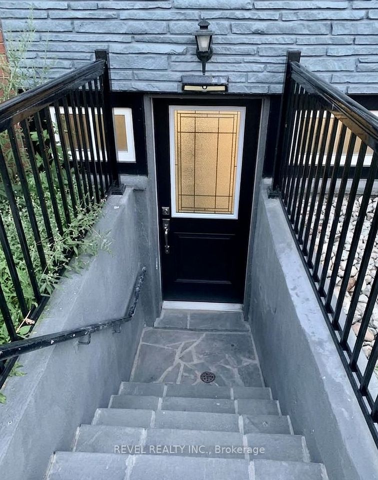 Detached at 636 Scarlett Road S Lower, Toronto, ON M9P 2S9, Toronto W09