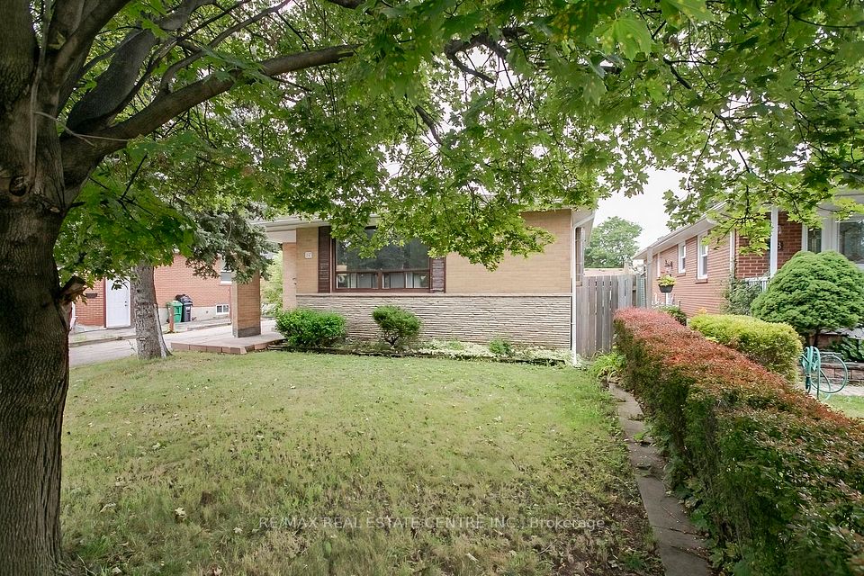 Detached at 16 McLaughlin Road N, Brampton, ON L6X 1Y5, Brampton