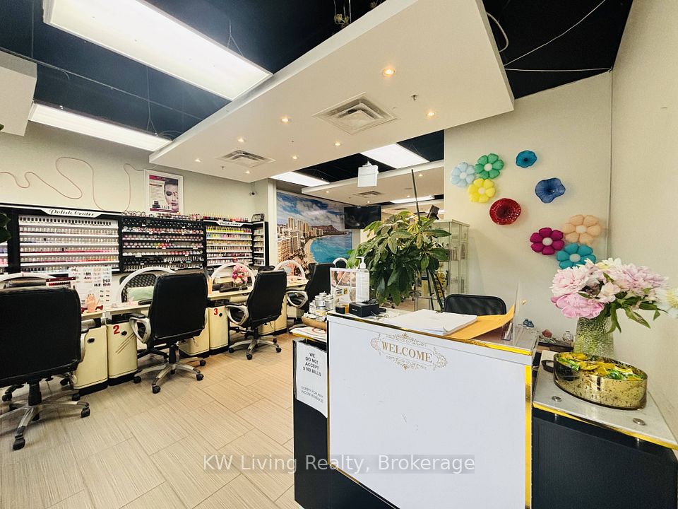 1642 Bloor Street W, Toronto, ON M6P 1A7