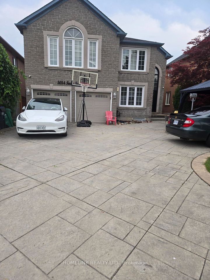 Detached at 5054 Terry Fox Way, Mississauga, ON L5V 1R7, Mississauga