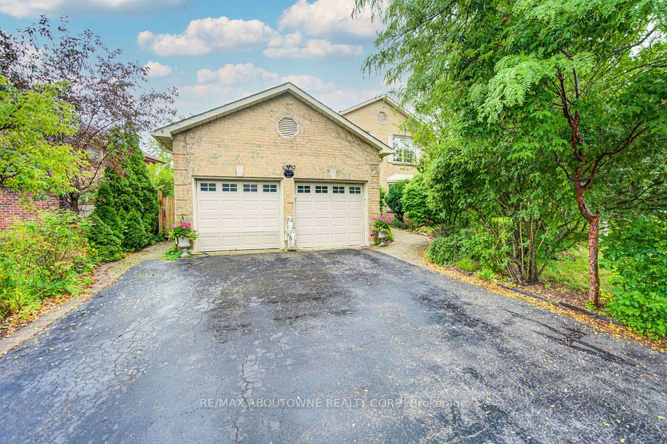 Detached at 1156 Old Colony Road Lower, Oakville, ON L6M 1J8, Oakville