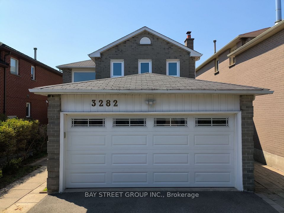 Detached at 3282 Dragon Drive, Mississauga, ON L5B 3G7, Mississauga