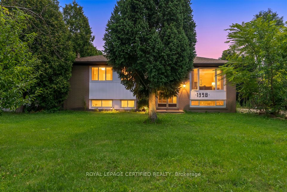 Detached at 1398 Rebecca Street, Oakville, ON L6L 1Z5, Oakville