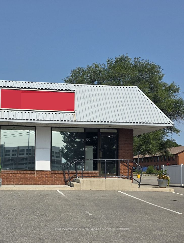 207 Cross Avenue B, Oakville, ON L6J 2W9