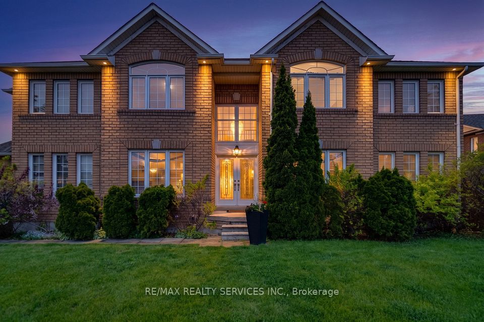 7419 Black Walnut Trail, Mississauga, ON L5N 8A4 at 7419 Black Walnut Trail, Mississauga, ON L5N 8A4, Mississauga, ON, L5N 8A4