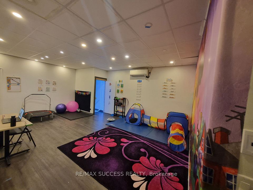 2567 Hurontario Street Main Fl, Mississauga, ON L5A 2G4