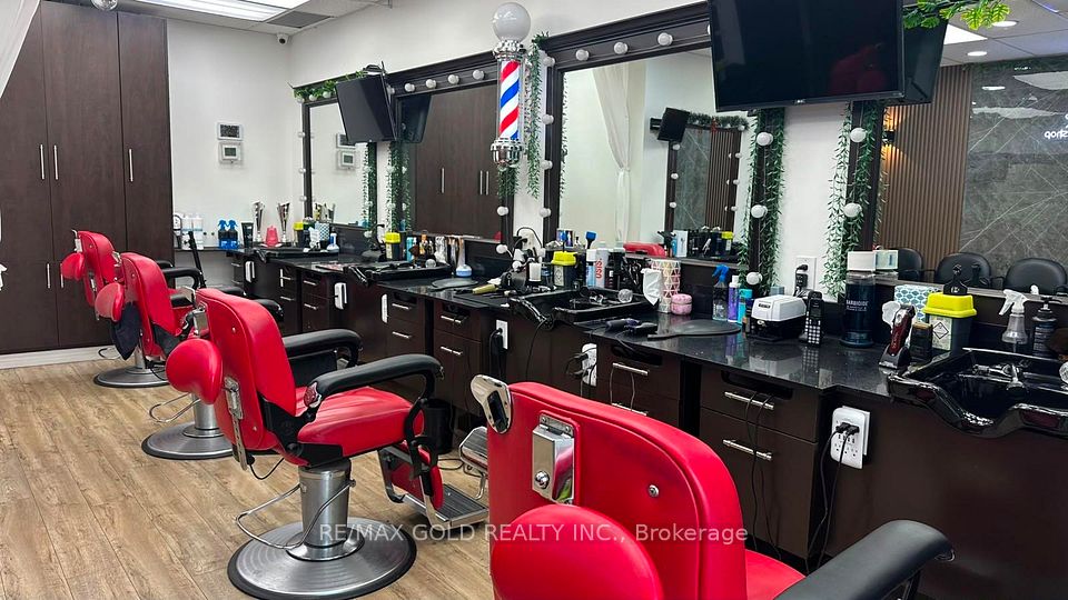 24 Dundas Street E 2, Mississauga, ON L5A 1W2