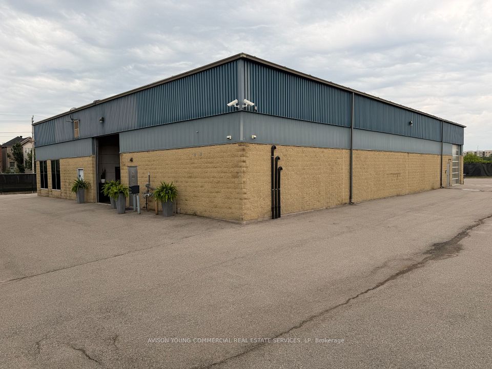 5135 Fairview Street, Burlington, ON L7L 4W8