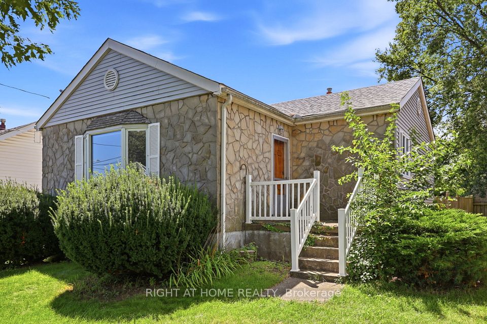 1290 Strathy Avenue, Mississauga, ON L5E 2K8 at 1290 Strathy Avenue, Mississauga, ON L5E 2K8, Mississauga, ON, L5E 2K8