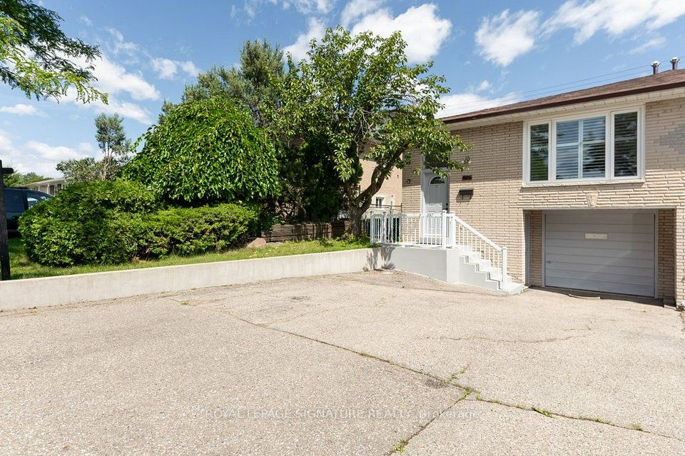 676 Abana Road, Mississauga, ON L5A 1H4 at 676 Abana Road, Mississauga, ON L5A 1H4, Mississauga, ON, L5A 1H4