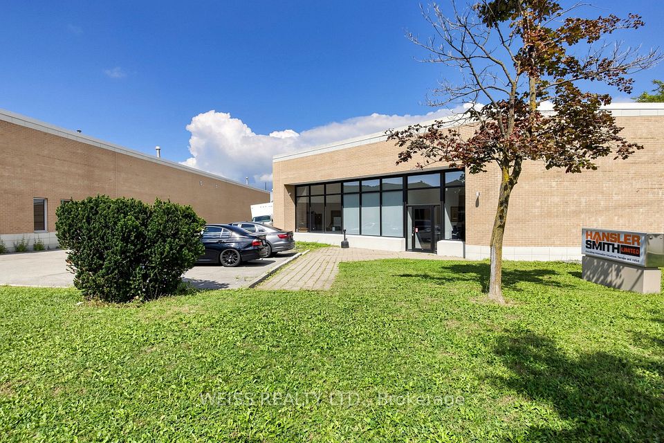 1581 Courtneypark Drive E, Mississauga, ON L5T 1V9