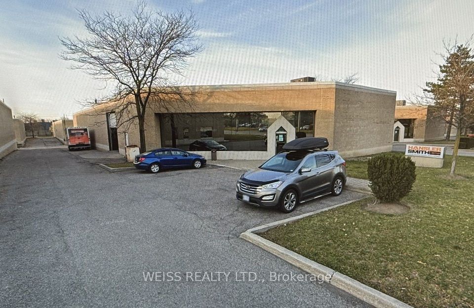 1581 Courtneypark Drive E, Mississauga, ON L5T 1V9