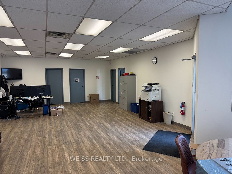 1581 Courtneypark Drive E, Mississauga, ON L5T 1V9
