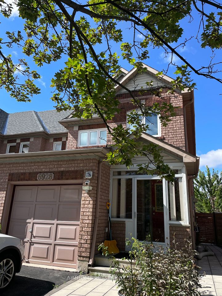 Att/Row/Townhouse at 6928 Glory Court, Mississauga, ON L5N 7E1, Mississauga