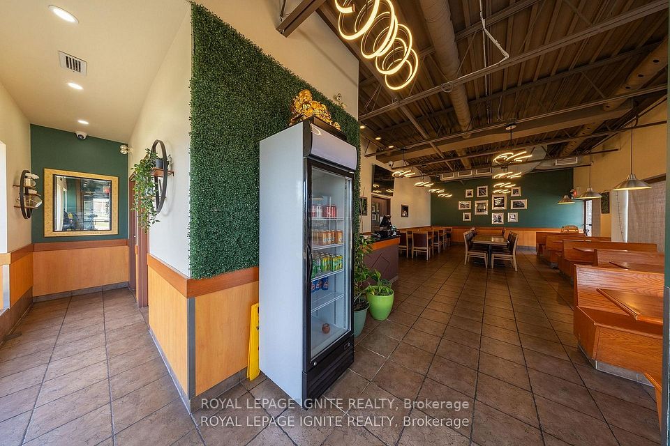 1706 Dundas Street E 1, Mississauga, ON L4X 1L7
