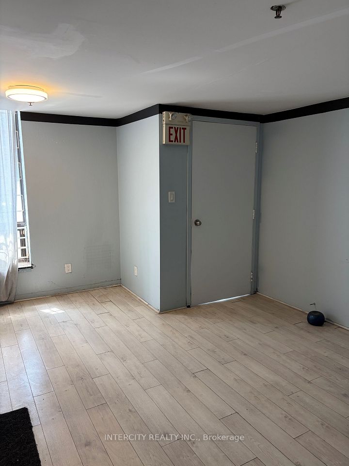 101 Toro Road 16, Toronto, ON M3J 2Z1