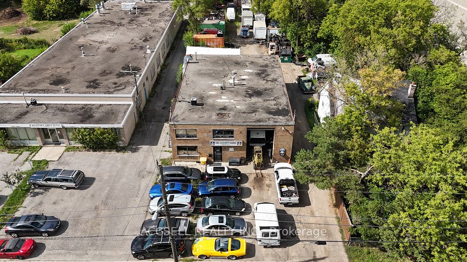 102 Cartwright Avenue, Toronto, ON M6A 1V2